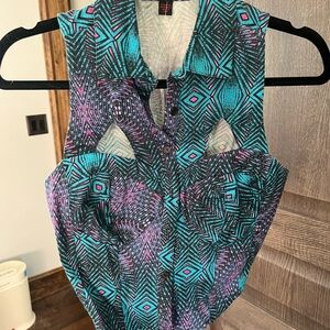 Material Girl Cropped Geometric Patterned Sleeveless Button up Top Sz S